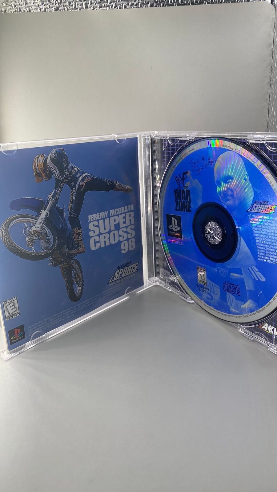 PS1 – WWF War Zone – CIB