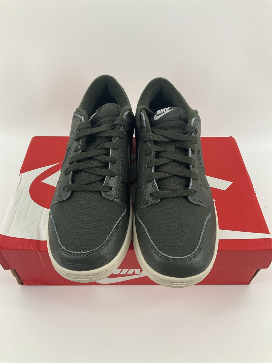 New Size 8.5 Men's Nike Dunk Low Retro PRM Sequoia Green DZ2538-300