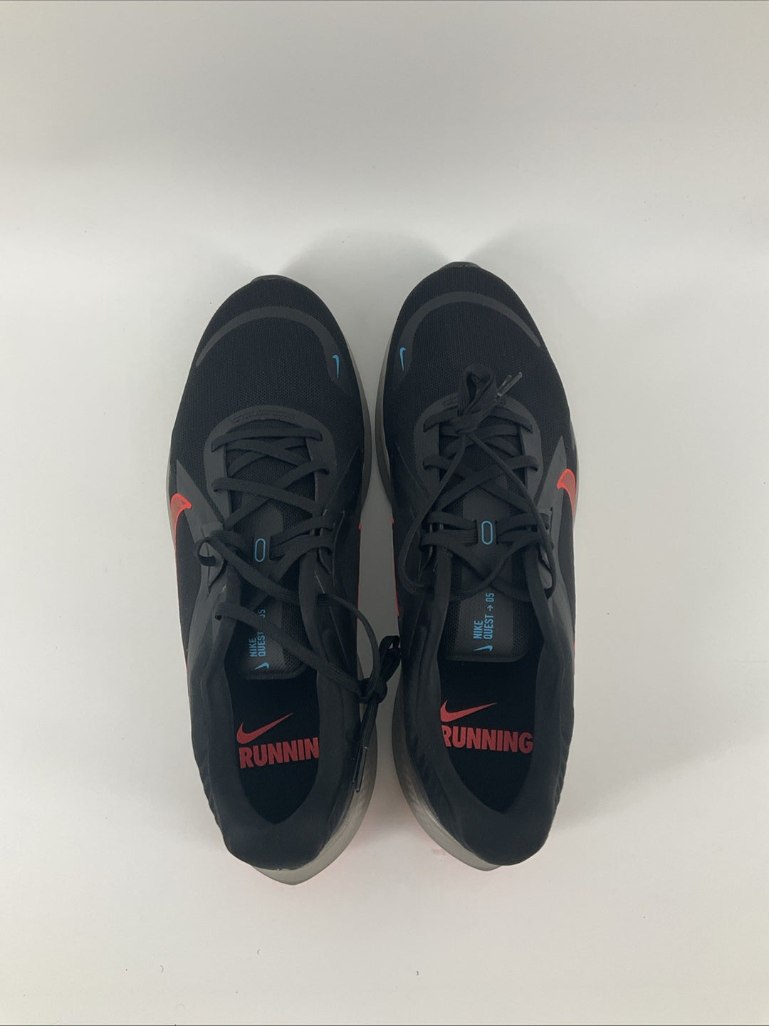 New Size 11.5 Men's Nike Quest 5  Damaged Box DD0204-005