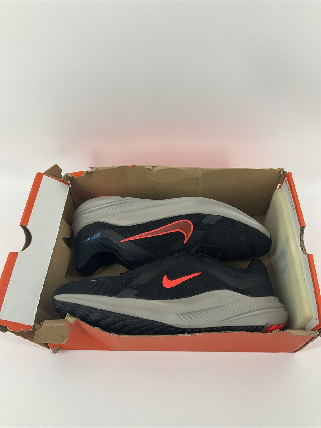 New Size 11.5 Men's Nike Quest 5  Damaged Box DD0204-005