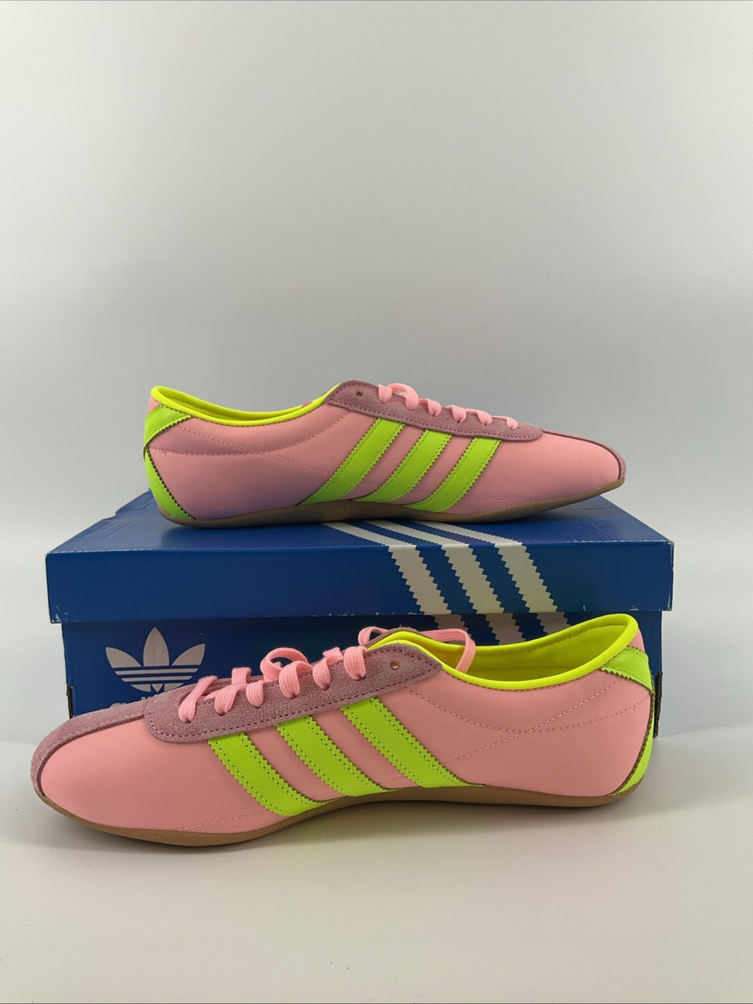 New Adidas Size 10.5 Women's Pink Yellow Tokyo  JQ0584