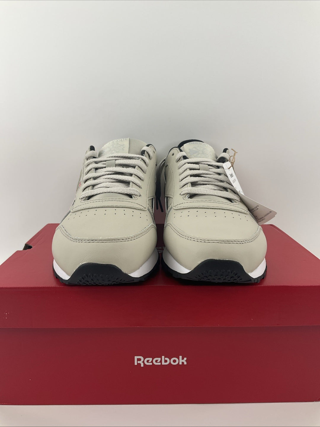 New Size 9.5 Mens Reebok Classic Leather in Beige100209487