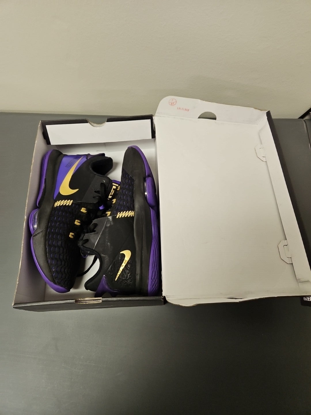 Size 9.5 M:  LeBron Witness 5 Fierce Purple Metallic Gold LA Lakers  CQ9380-003