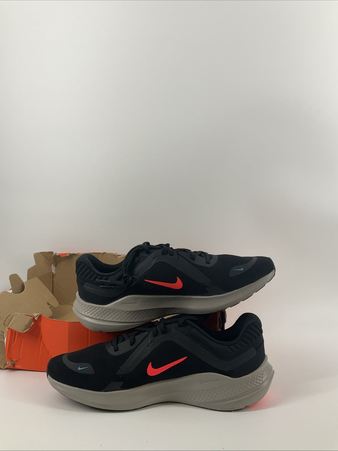 New Size 11.5 Men's Nike Quest 5  Damaged Box DD0204-005