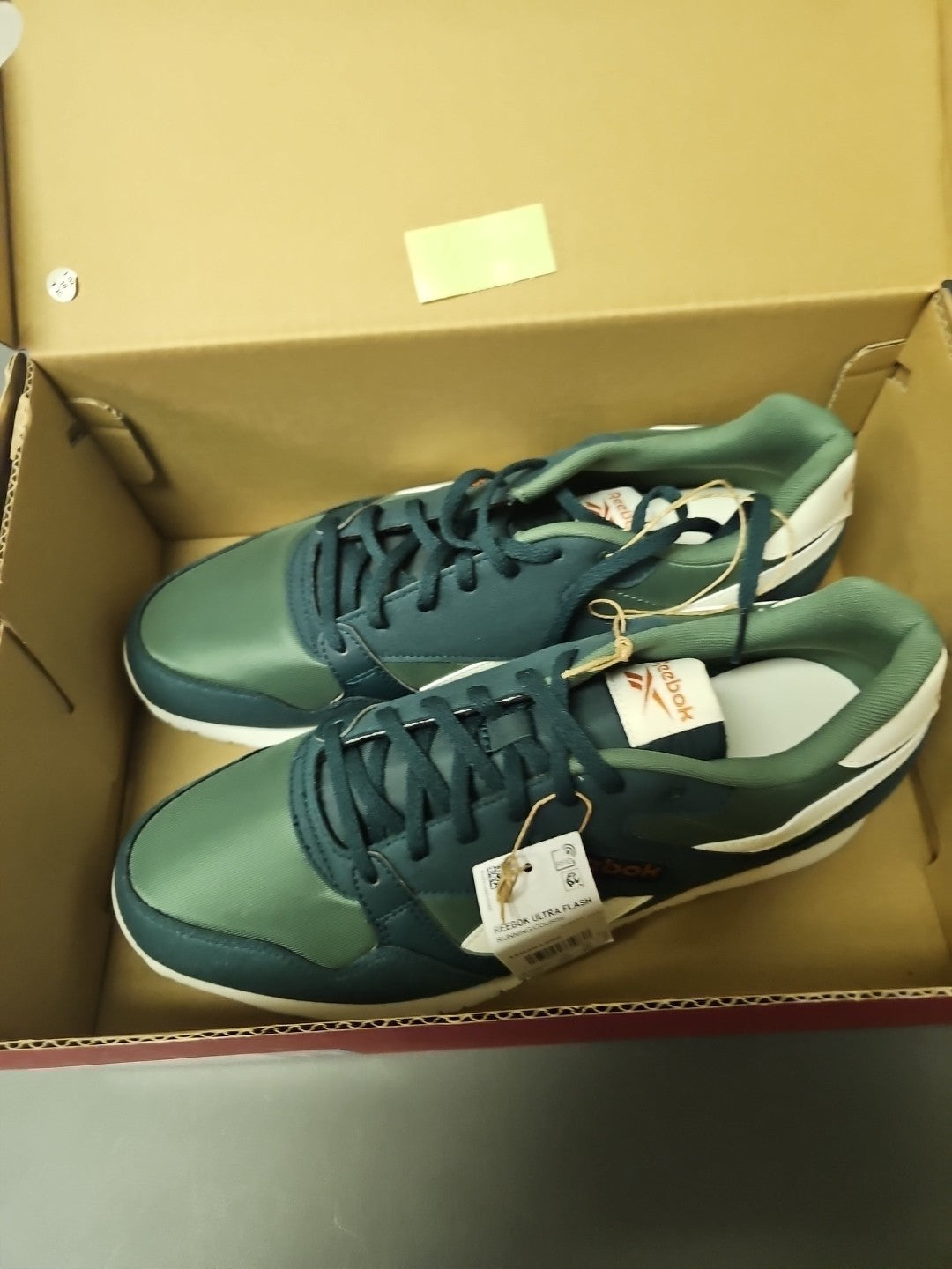 NEW Size Men 11 Women 12.5 Reebok Unisex Ultra Flash  (Green/Chalk) Shoes