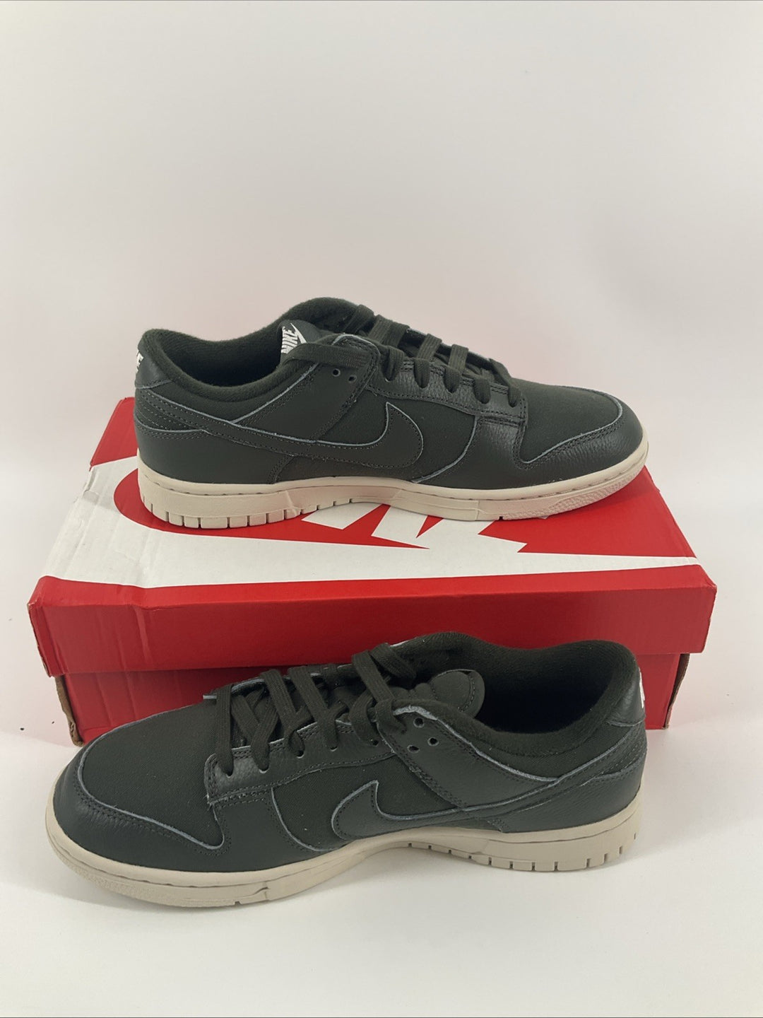 New Size 8.5 Men's Nike Dunk Low Retro PRM Sequoia Green DZ2538-300