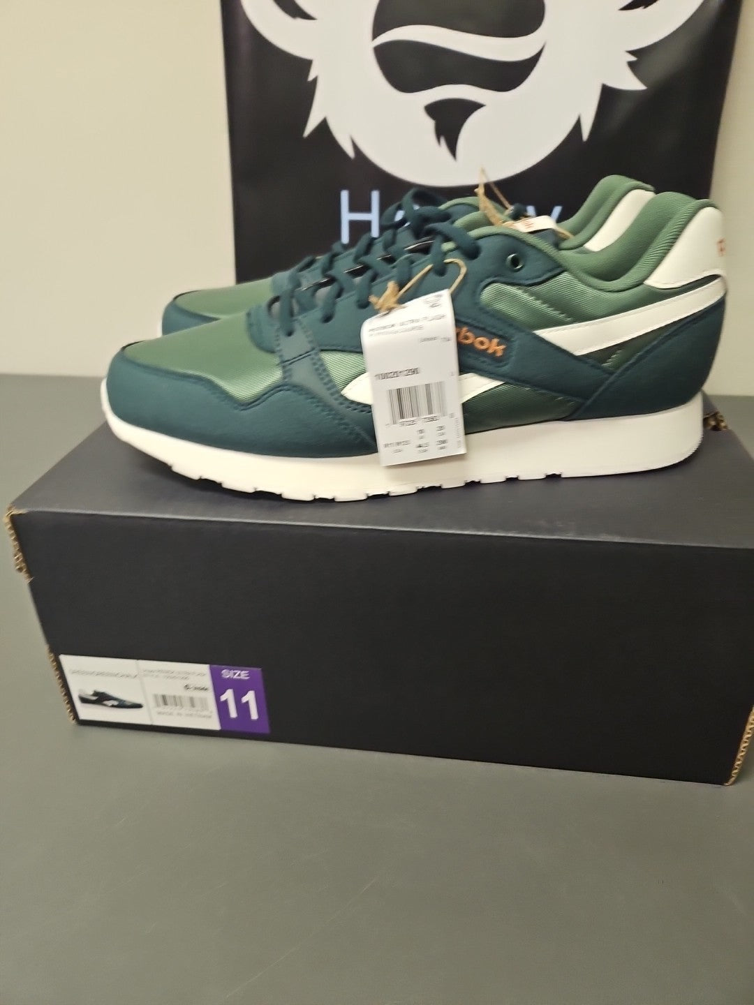 NEW Size Men 11 Women 12.5 Reebok Unisex Ultra Flash  (Green/Chalk) Shoes