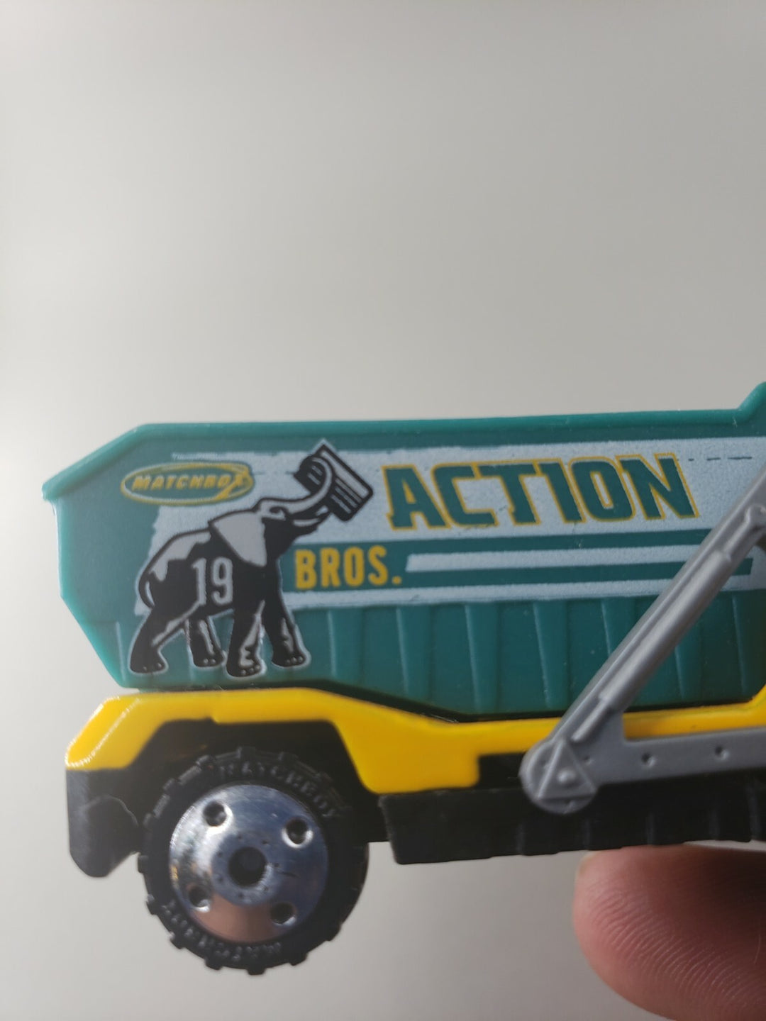 Vintage 2001 Mattel Matchbox Trash Truck Action Bros. Green Yellow