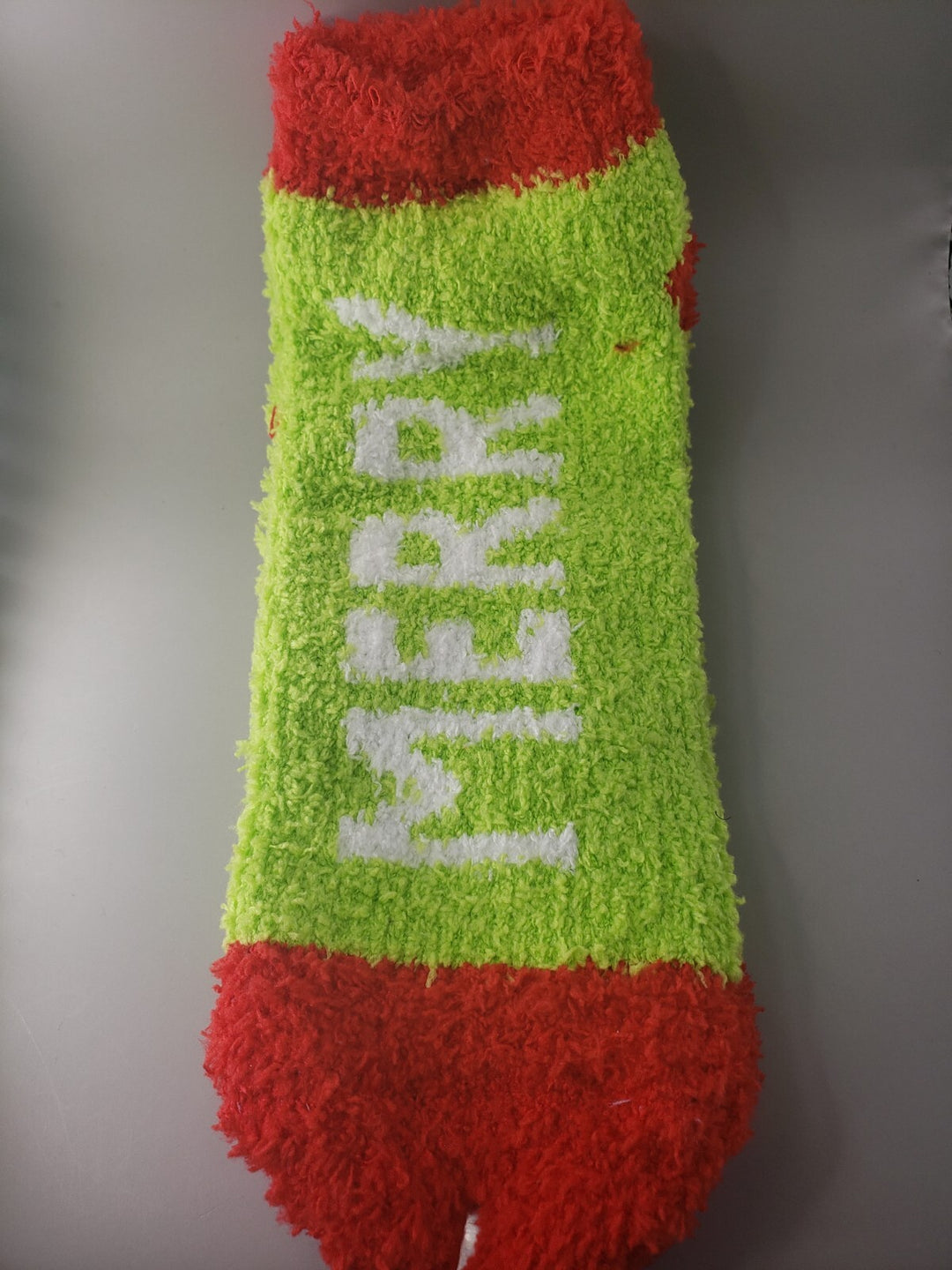 Adult Size 9-11  Women Cozy Socks Holiday Theme Very Merry 1 Pair