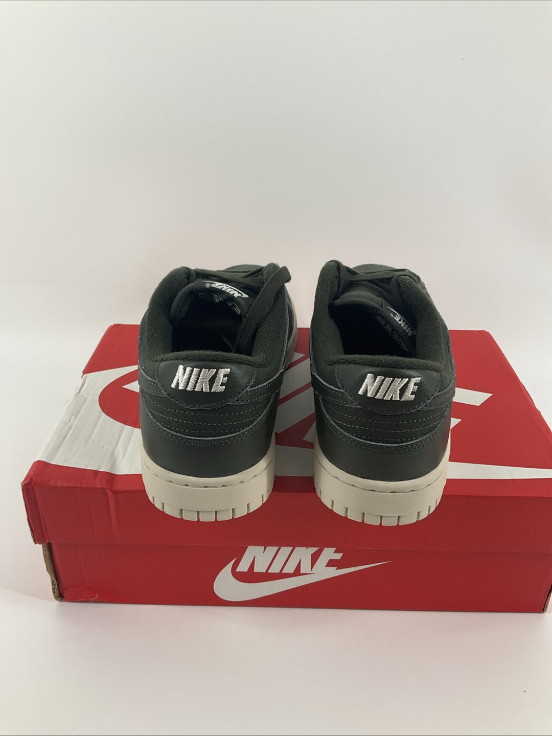 New Size 8.5 Men's Nike Dunk Low Retro PRM Sequoia Green DZ2538-300