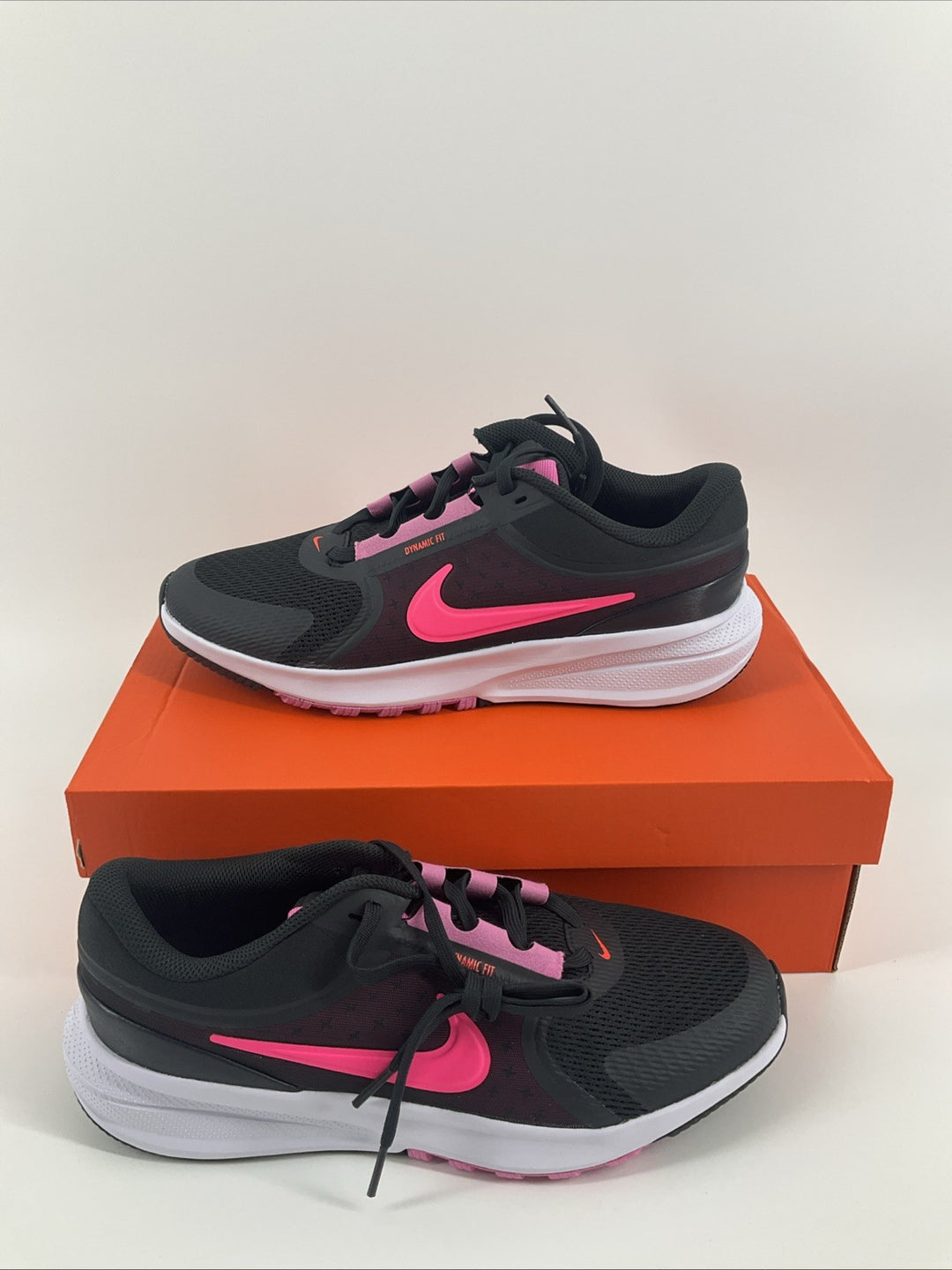 New Nike Star Runner 5 GS Size 7Y Black Pink White HF7004-005