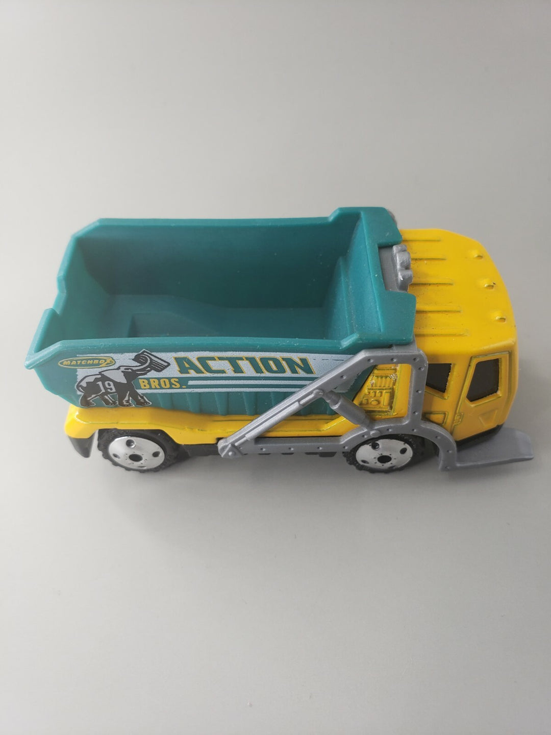 Vintage 2001 Mattel Matchbox Trash Truck Action Bros. Green Yellow