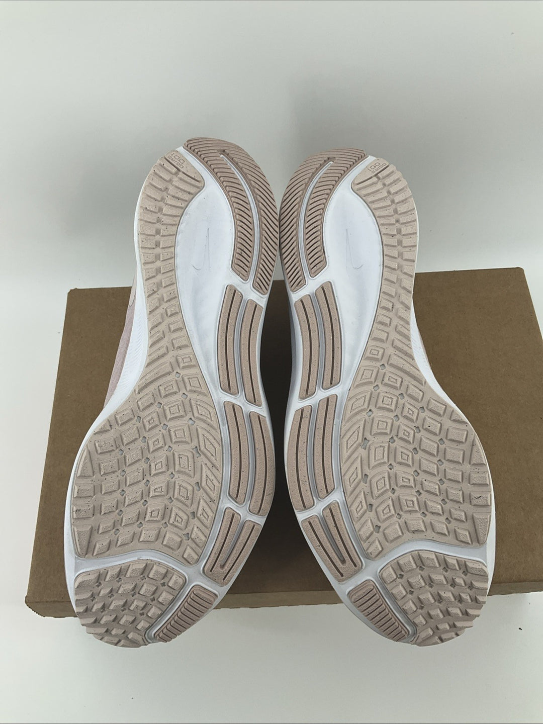 New Size 11 Womens Nike Air Zoom Pegasus 37 BQ9647-601 Champagne Rose White