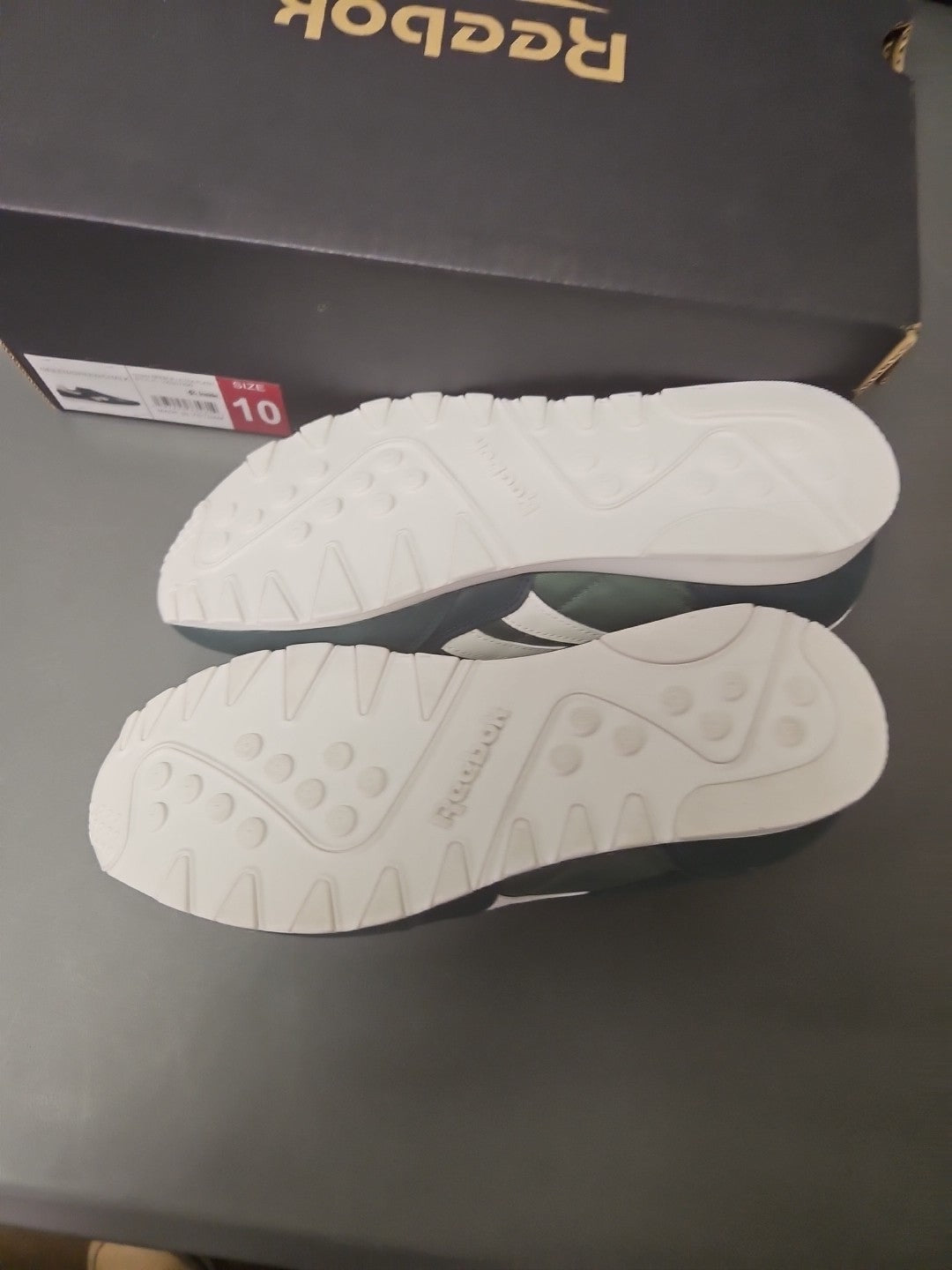 NEW Size Men 10 Women 11.5 Reebok Unisex Ultra Flash  (Green/Chalk) Shoes