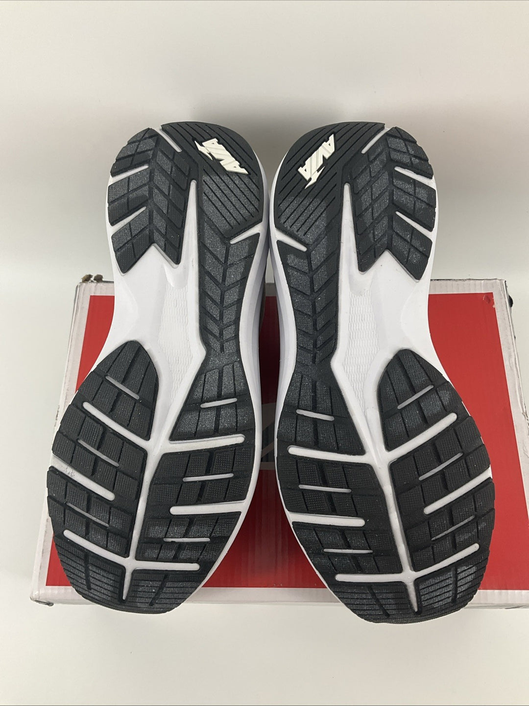 New  Size 8.5 Men Avia Avi-Move In Birch AA50247MC