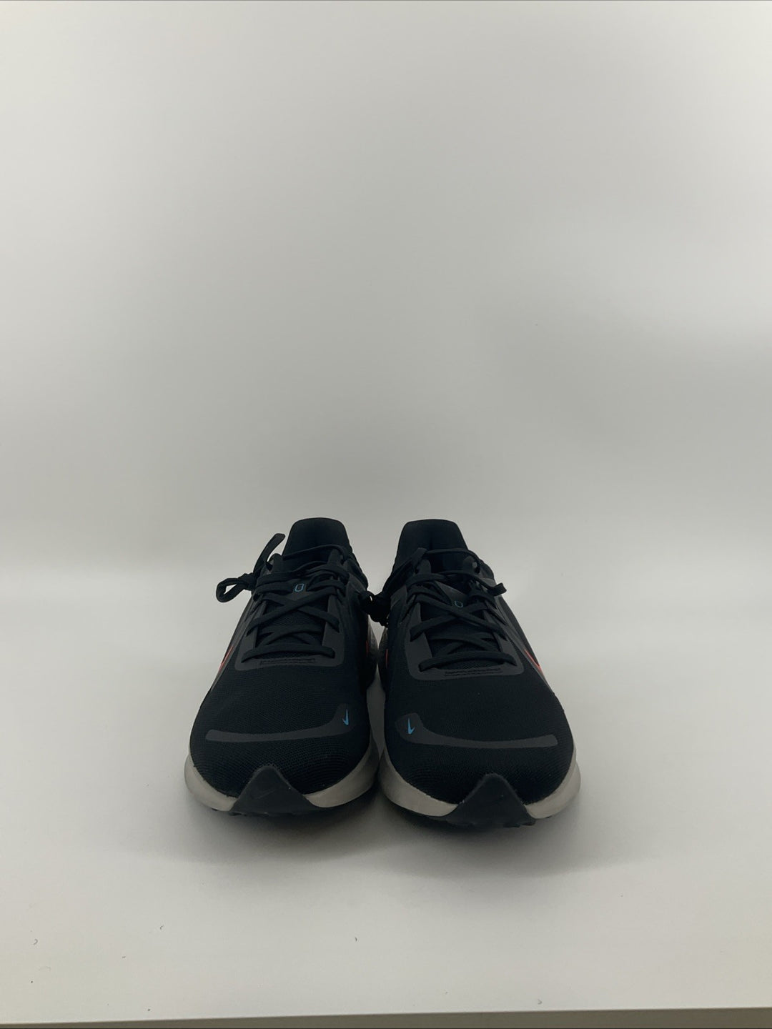 New Size 11.5 Men's Nike Quest 5  Damaged Box DD0204-005