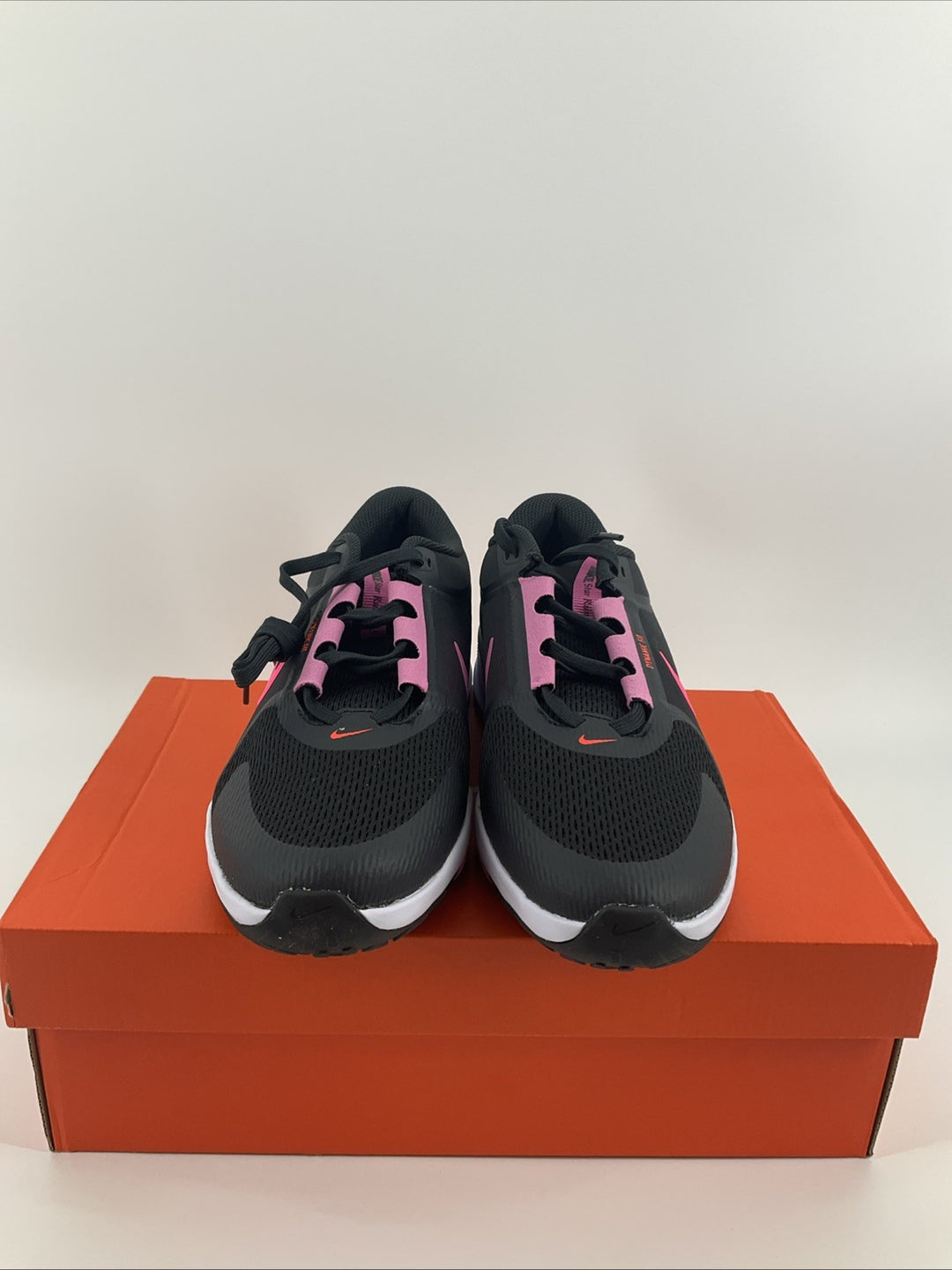 New Nike Star Runner 5 GS Size 7Y Black Pink White HF7004-005