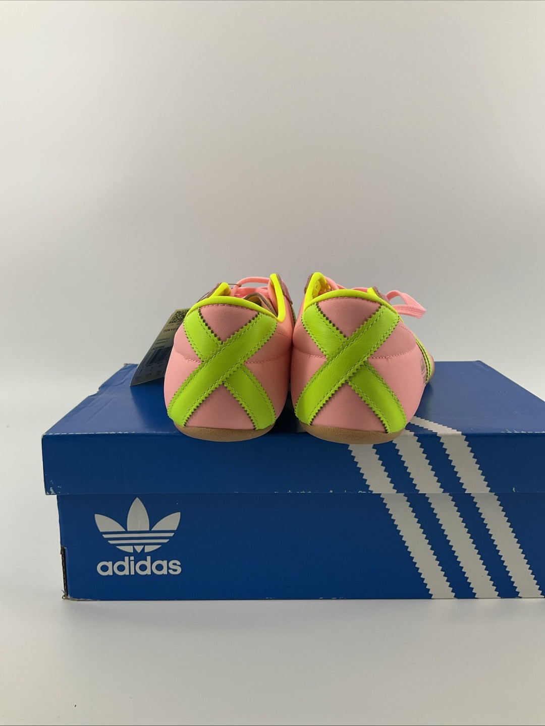 New Adidas Size 10.5 Women's Pink Yellow Tokyo  JQ0584