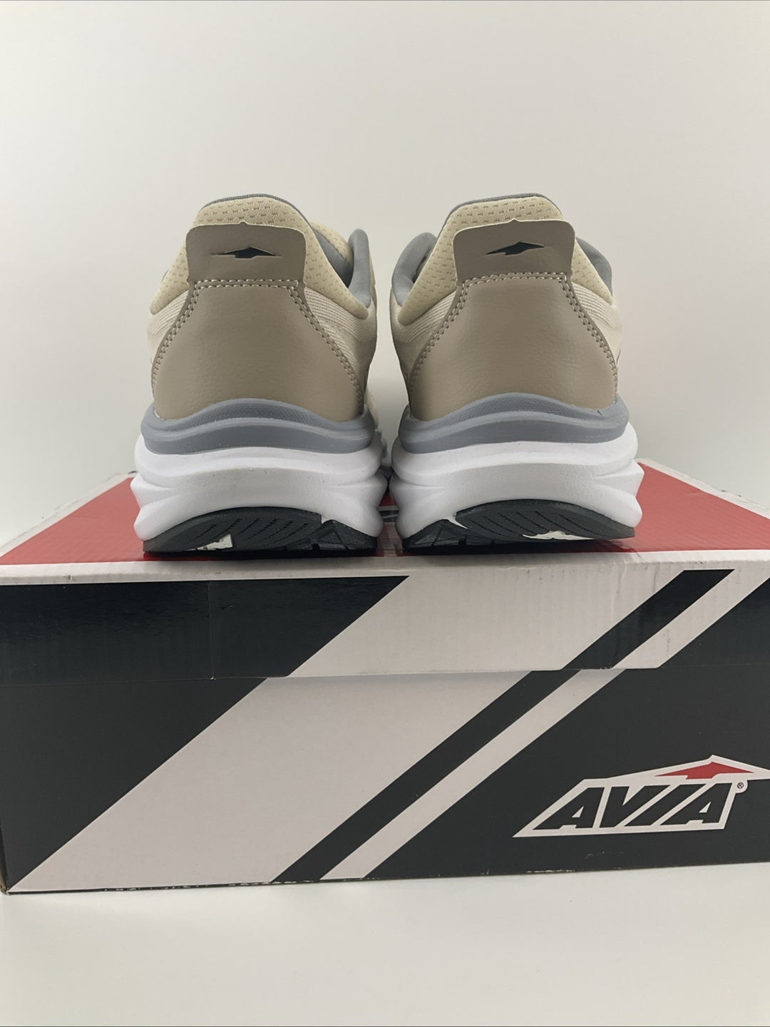 New  Size 8.5 Men Avia Avi-Move In Birch AA50247MC