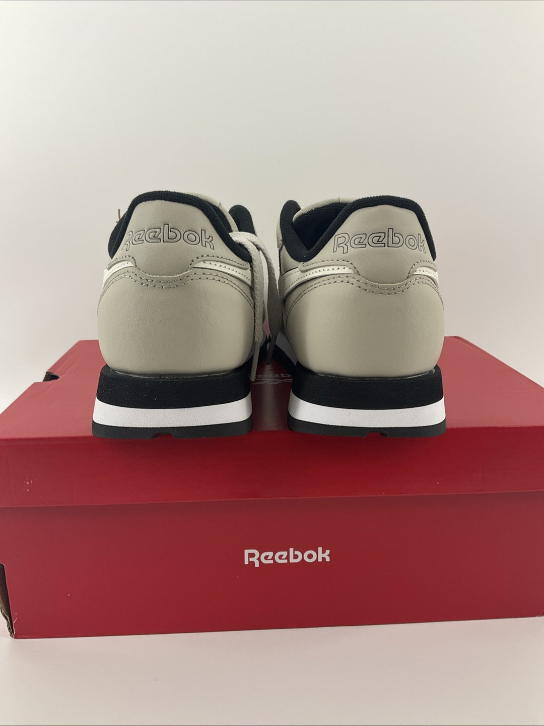 New Size 9.5 Mens Reebok Classic Leather in Beige100209487