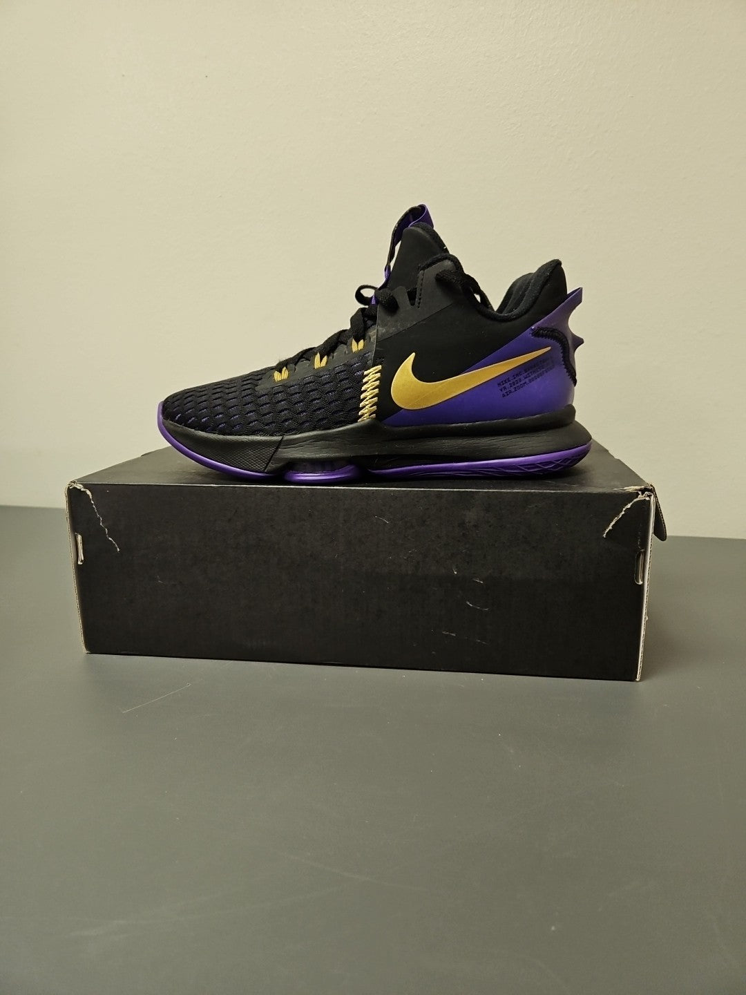 Size 9.5 M:  LeBron Witness 5 Fierce Purple Metallic Gold LA Lakers  CQ9380-003