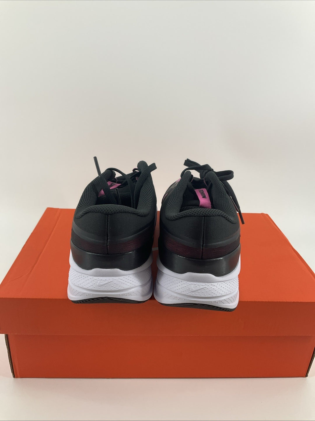 New Nike Star Runner 5 GS Size 7Y Black Pink White HF7004-005