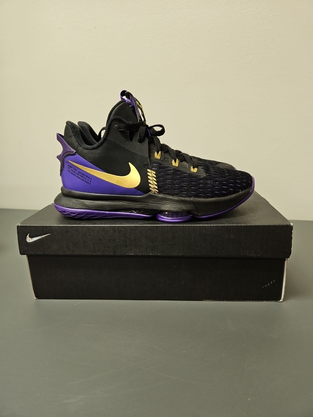 Size 9.5 M:  LeBron Witness 5 Fierce Purple Metallic Gold LA Lakers  CQ9380-003