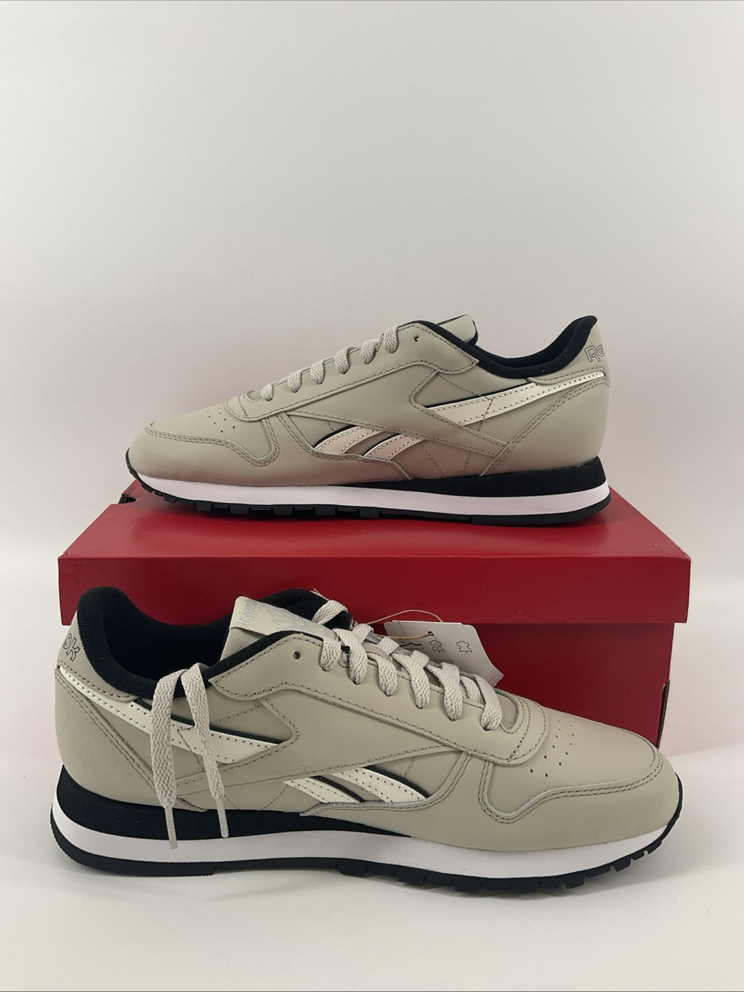 New Size 9.5 Mens Reebok Classic Leather in Beige100209487