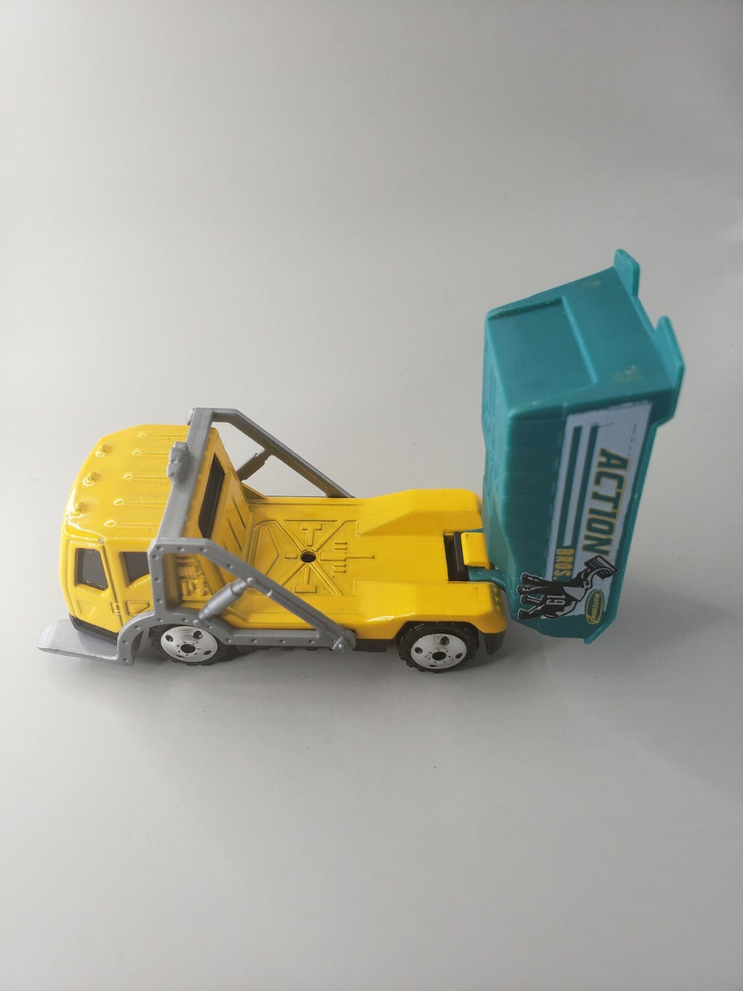 Vintage 2001 Mattel Matchbox Trash Truck Action Bros. Green Yellow