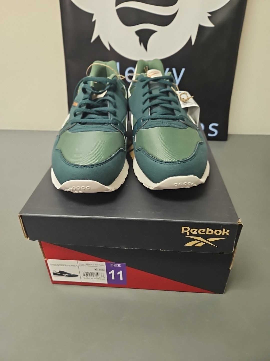 NEW Size Men 11 Women 12.5 Reebok Unisex Ultra Flash  (Green/Chalk) Shoes