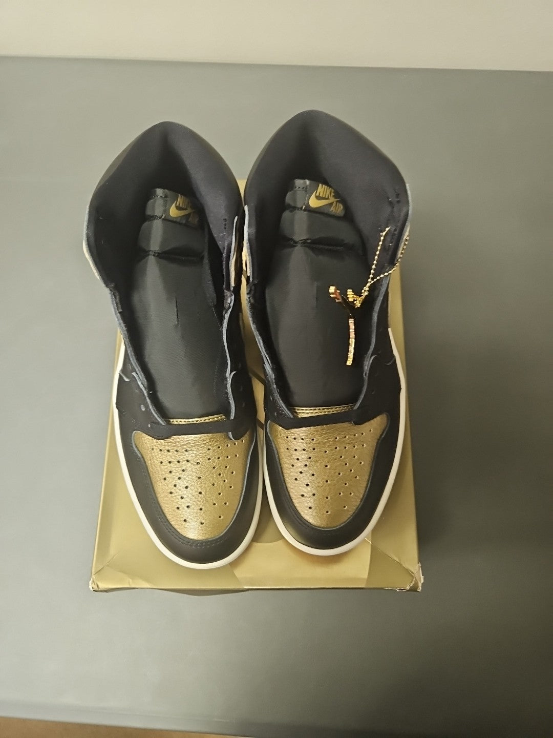 NEW Size 9.5 Men Jordan 1 Retro High OG Black/Metallic Gold-Sail (DZ5485 071)