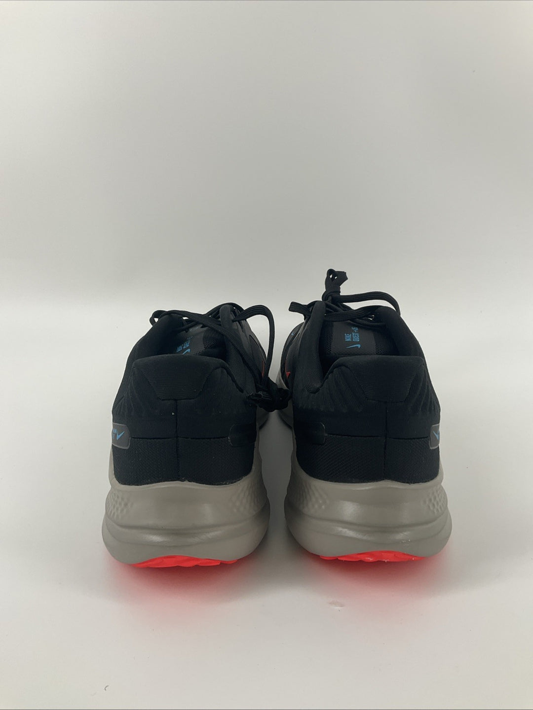 New Size 11.5 Men's Nike Quest 5  Damaged Box DD0204-005