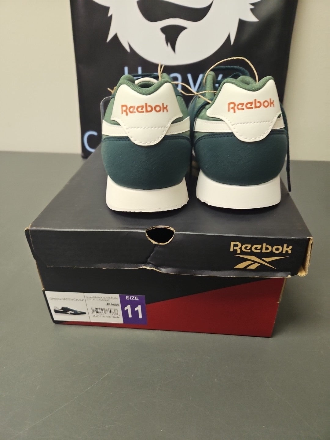 NEW Size Men 11 Women 12.5 Reebok Unisex Ultra Flash  (Green/Chalk) Shoes